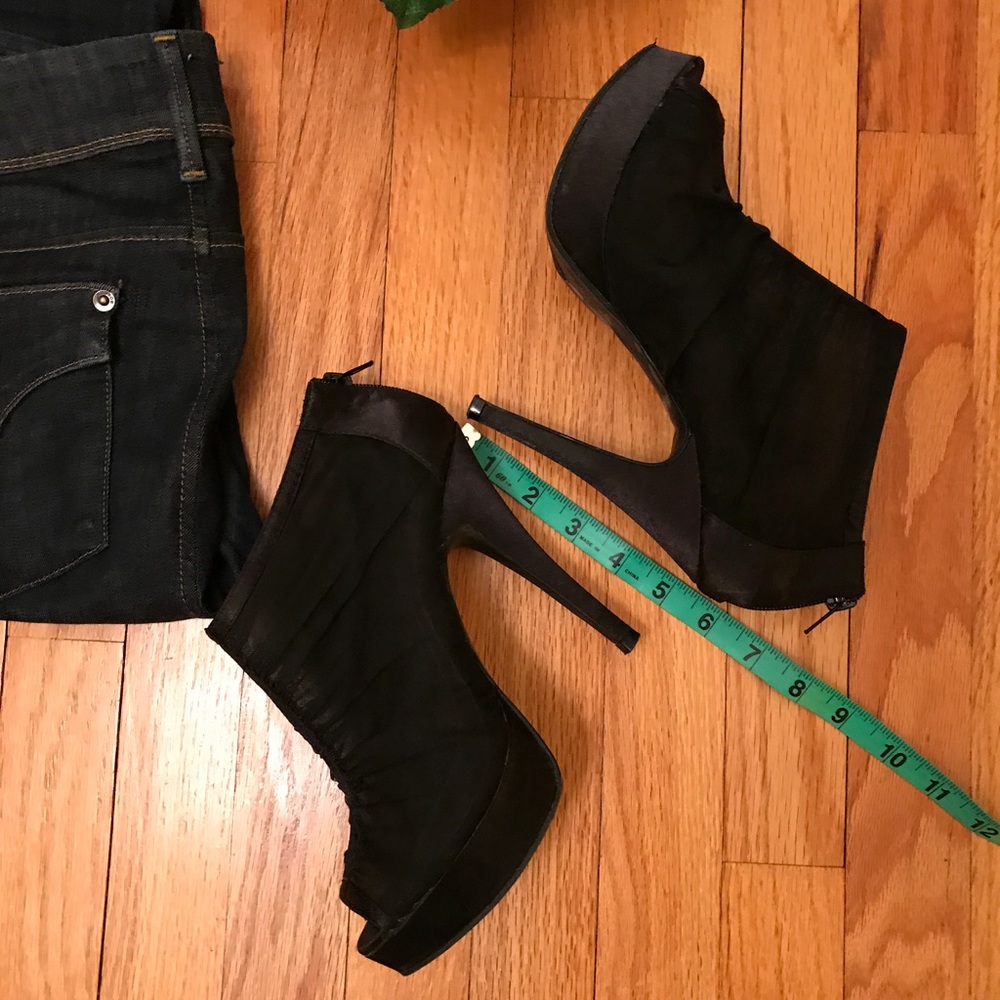 🖤🔥🔥CHINESE LAUNDRY<< Hide & Seek Peep Booties - Picture 4 of 8